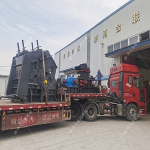 1000*700液壓對輥制砂機(jī),，1210反擊破發(fā)往四川